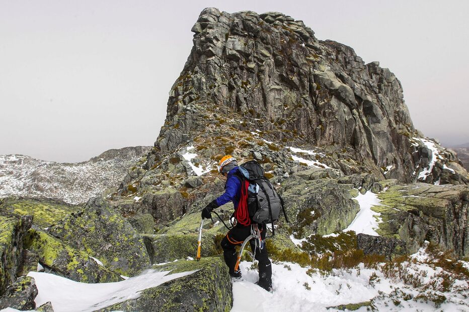 fotorreportagem, Cântaro Magro, Serra da Estrela, torre, gelo, neve, adrenalina, aventura, alpinistas, bússola, piolet, machados