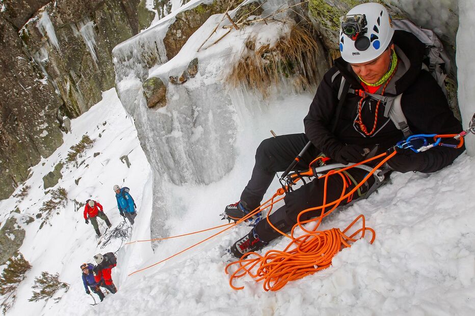fotorreportagem, Cântaro Magro, Serra da Estrela, torre, gelo, neve, adrenalina, aventura, alpinistas, bússola, piolet, machados