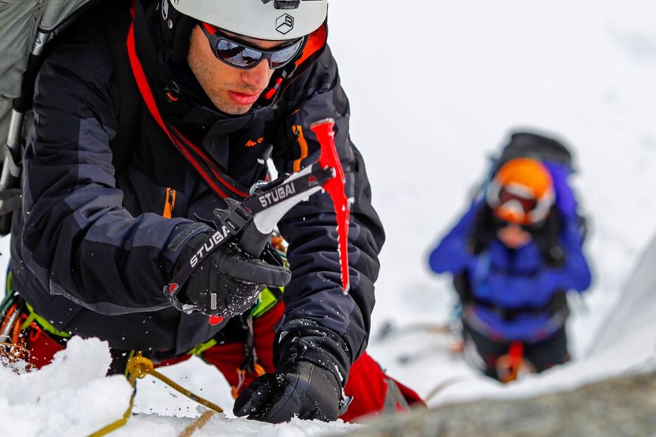 fotorreportagem, Cântaro Magro, Serra da Estrela, torre, gelo, neve, adrenalina, aventura, alpinistas, bússola, piolet, machados