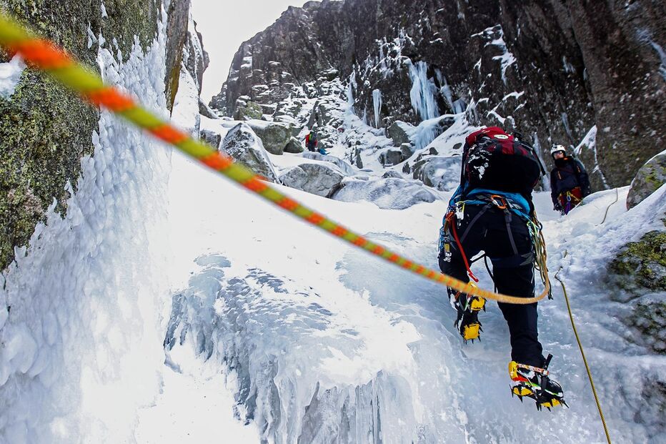 fotorreportagem, Cântaro Magro, Serra da Estrela, torre, gelo, neve, adrenalina, aventura, alpinistas, bússola, piolet, machados