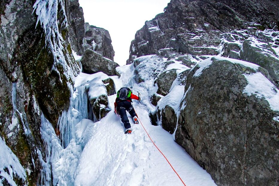 fotorreportagem, Cântaro Magro, Serra da Estrela, torre, gelo, neve, adrenalina, aventura, alpinistas, bússola, piolet, machados