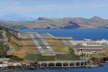 Passageiro invade pista do aeroporto da Madeira por estar atrasado para voo