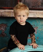 Marca de roupa TotTude deixa crianças tatuadas com nova coleção