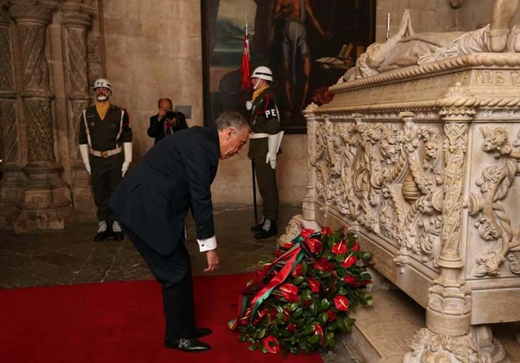 Marcelo depositou flores nos túmulos de Camões e Vasco da Gama