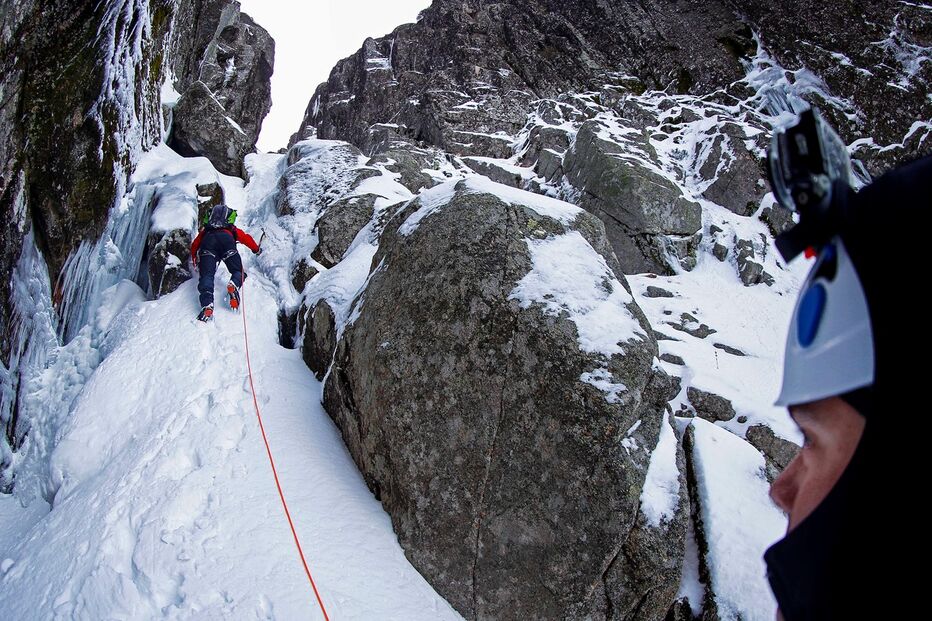 fotorreportagem, Cântaro Magro, Serra da Estrela, torre, gelo, neve, adrenalina, aventura, alpinistas, bússola, piolet, machados