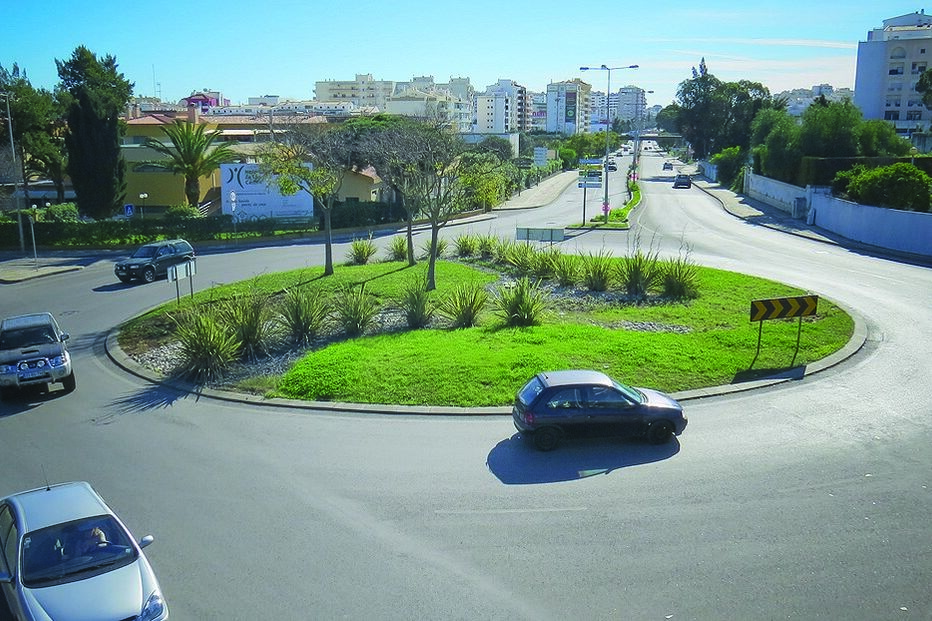 Doze empresas candidatas a adotar rotundas na cidade 