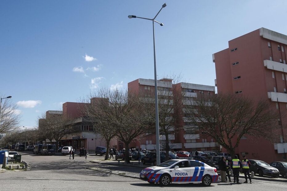  Almada, mega operação, polícia, autoridades, viaturas
