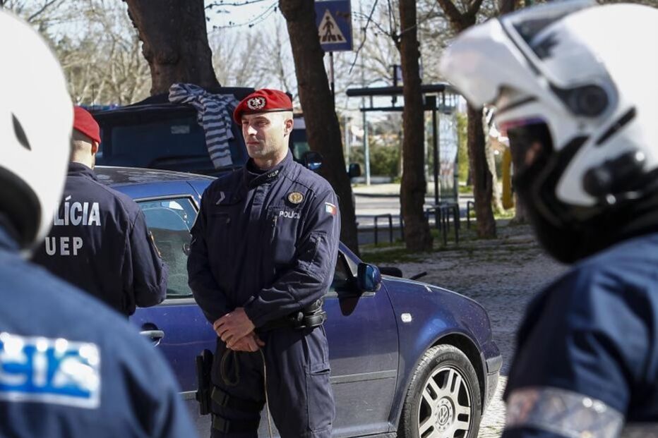 Almada, mega operação, polícia, autoridades, viaturas