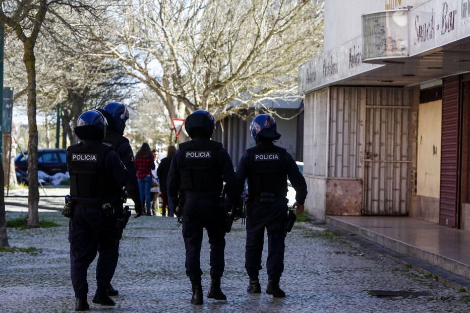 Almada, mega operação, polícia, autoridades, viaturas