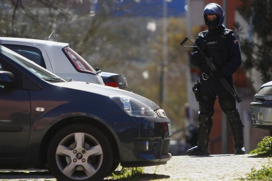 Almada, mega operação, polícia, autoridades, viaturas