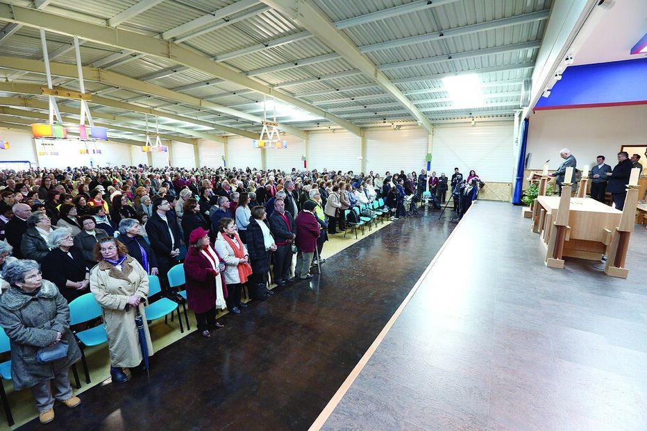 Pavilhão para 750 fiéis no Cristo Rei