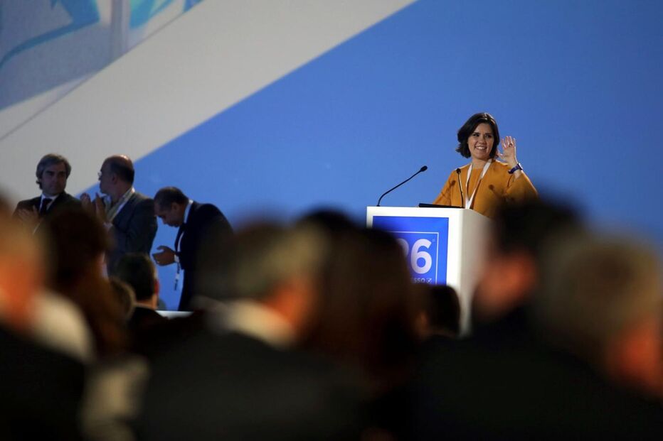 Assunção Cristas, moção, Miguel Mattos Chaves, Congresso, CDS-PP, política, partidos e movimentos