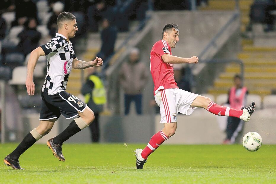 Jonas desata nó no tempo extra  