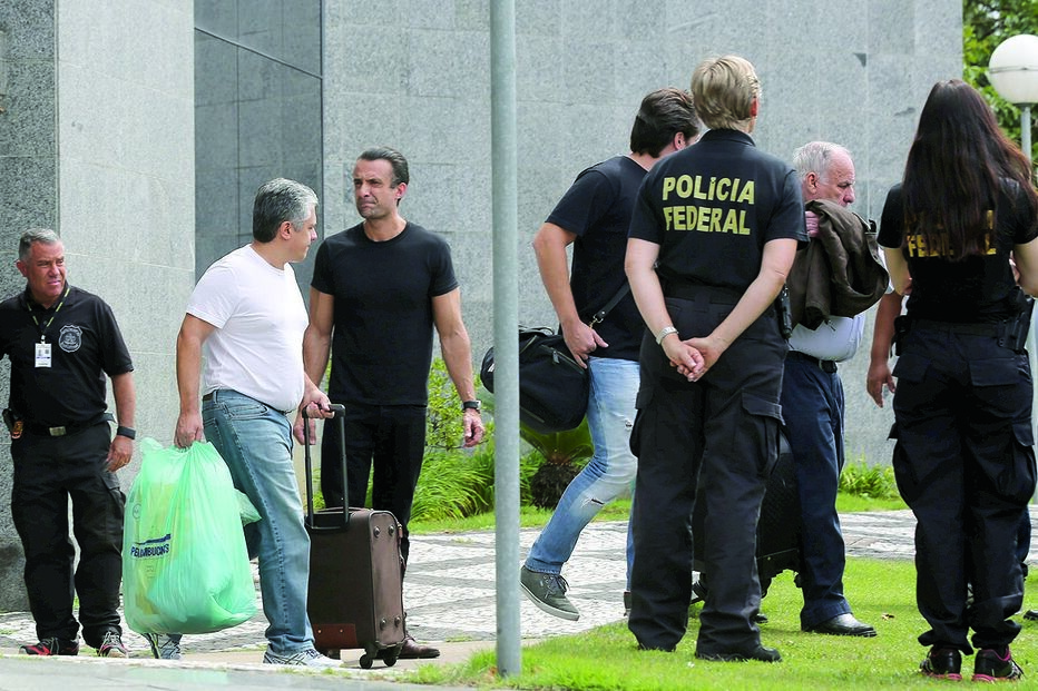 Cargos na Odebrecht para pagar subornos 