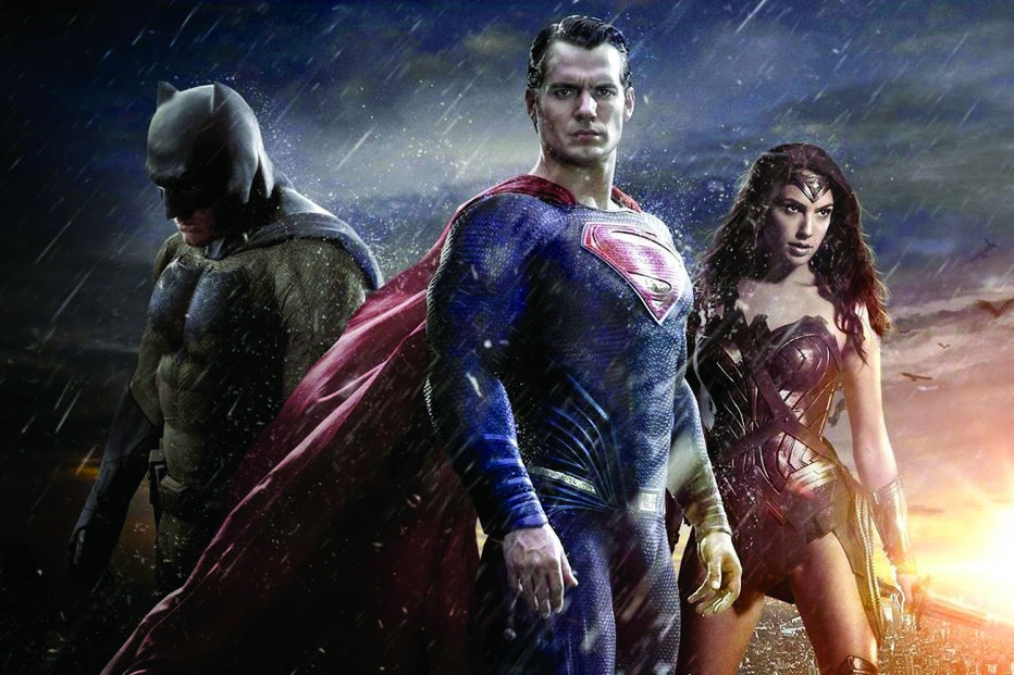 Super-heróis geram caos e destruição 