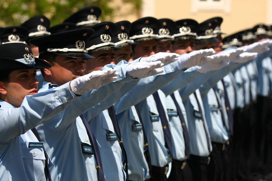 27-03-2016_23_24_23 13 policias transf.jpg