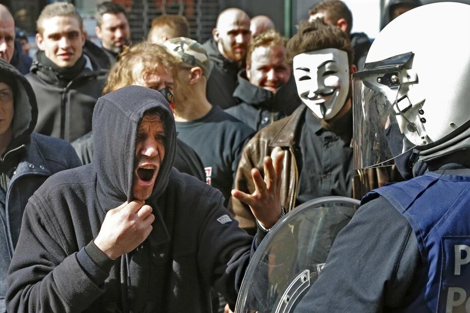 Bruxelas, praça de Moleenbeek, manifestação, extrema-direita