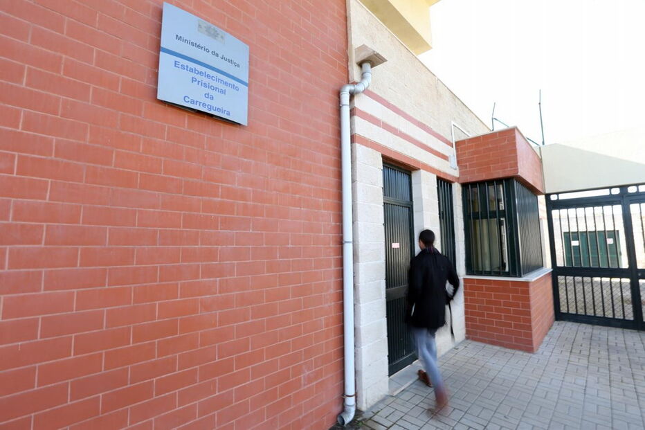 Carregueira, Sintra, gastroentrite, Direção Geral de Reinserção e Serviços Prisionais, saúde, prisão