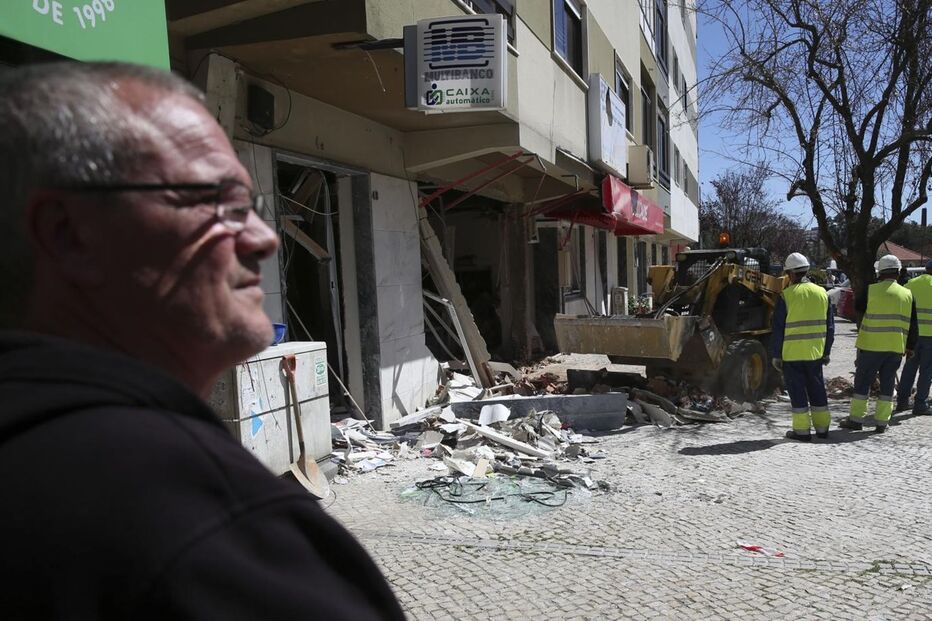 Caixa multibanco, explosão, Seixal