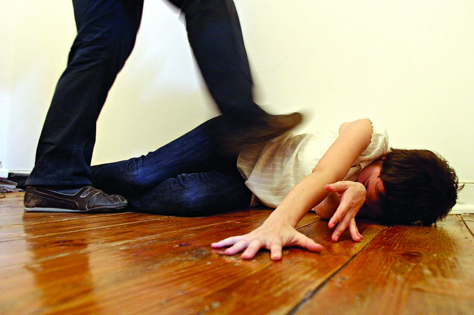 Ataca marido à facada após ter sido agredida