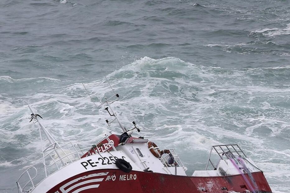 barco encalhado, arrifana, aljezur