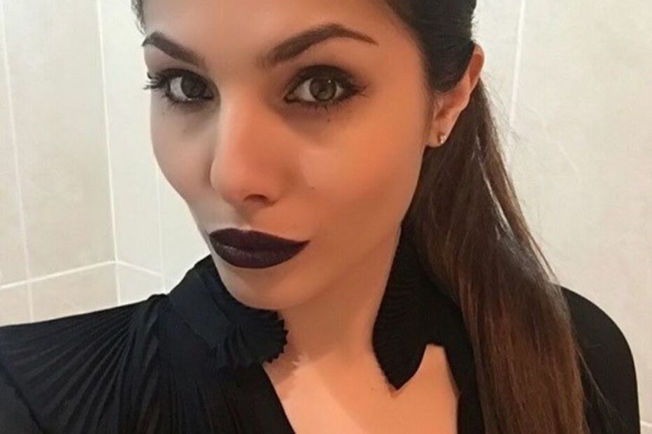 Modelo, Stina Sanders, Instagram, acne, doença intestinal