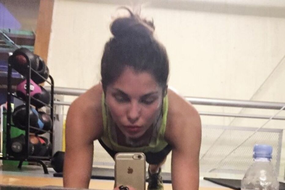 Modelo, Stina Sanders, Instagram, acne, doença intestinal