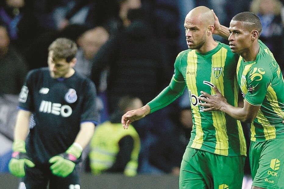 Tondela humilha dragão