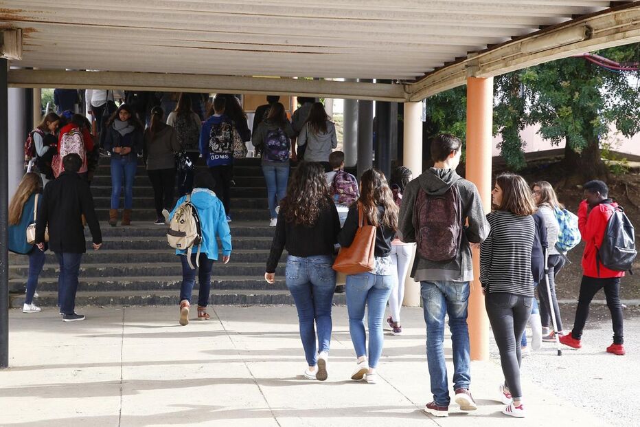 Plataforma de Apoio aos Refugiados, PAR, alunos, mochila, questões sociais