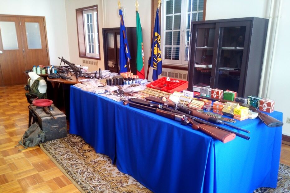 Detidos, Polícia Judiciária, Vila Real, tráfico de armas, polícia