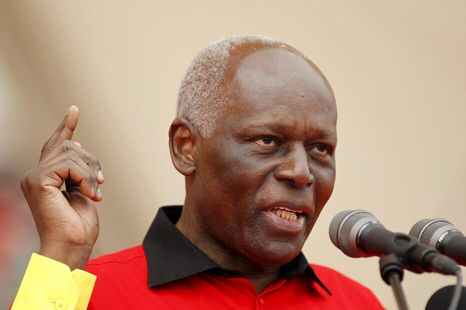 Eduardo dos Santos, Angola