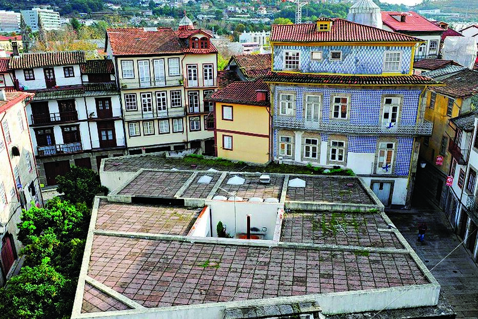 Guimarães cria uma praça  no lugar da 
