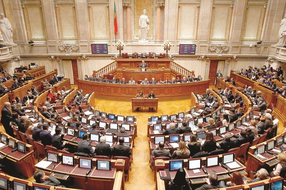 10-04-2016_00_36_58 31 deputados.jpg