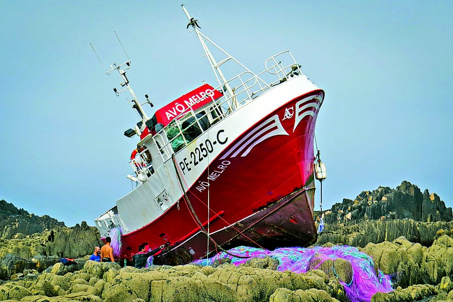 barco, encalhado, peças, operações, Algarve, Arrifana, Aljezur, Avô Melro