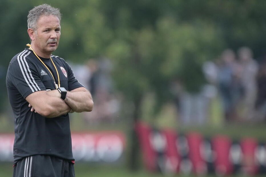 Sinisa Mihajlovic, AC Milan, despedimento, Cristian Brocchi, futebol