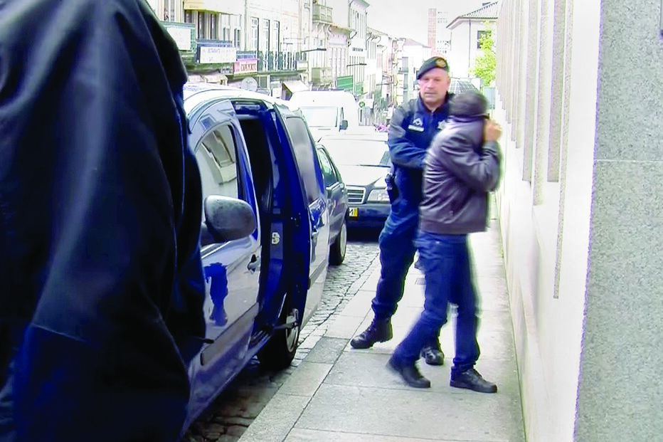 Três irmãs adotadas relatam abusos do pai 