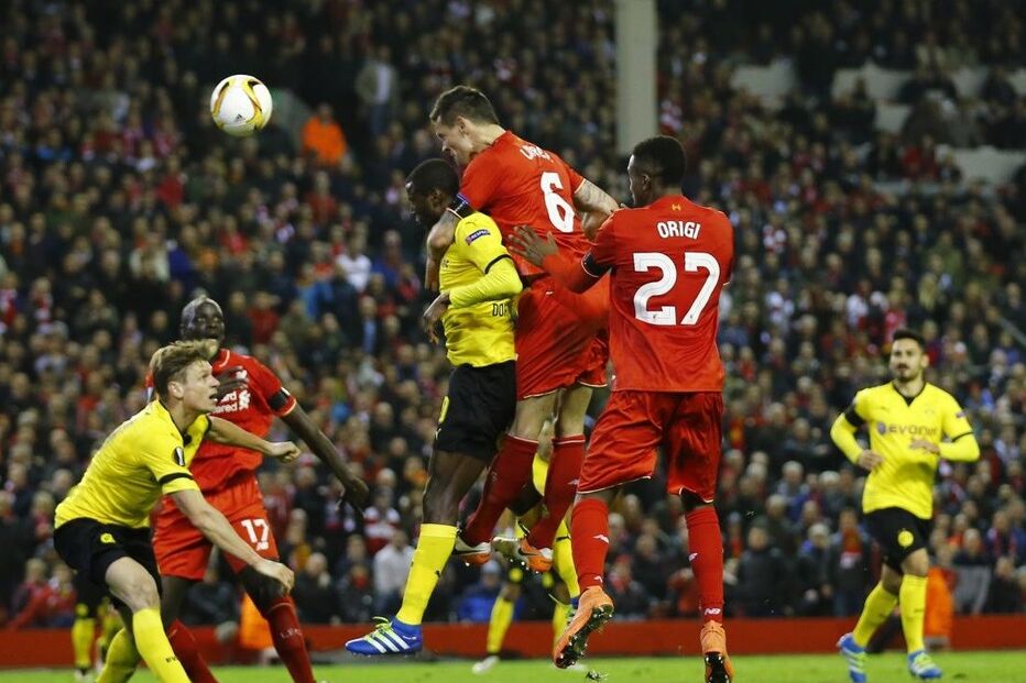 Dejan Lovren, Liverpool, Liga Europa, homenagem, adepto, Michael, futebol