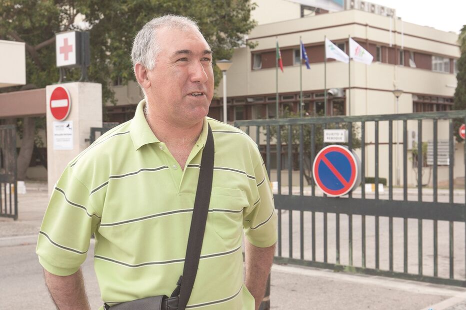 Seis dias sem médico após partir tornozelos