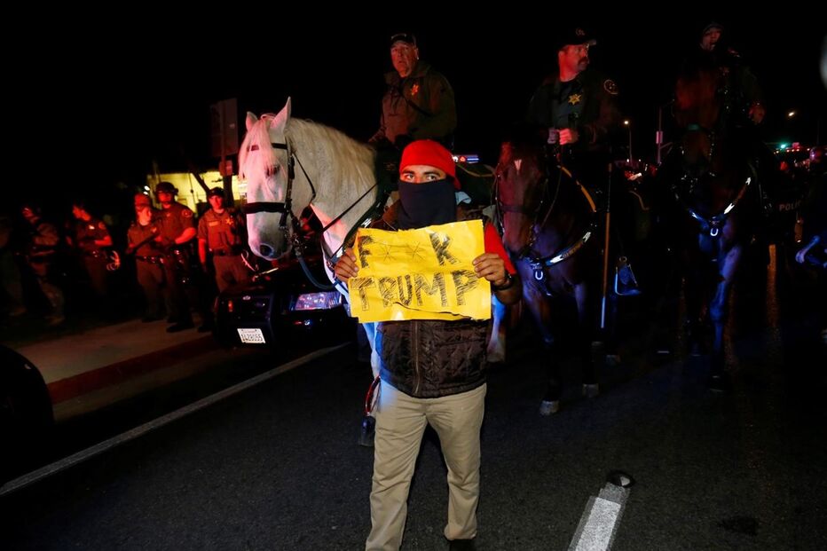 Donald Trump, confrontos, comício, Califórnia, política, Orange County