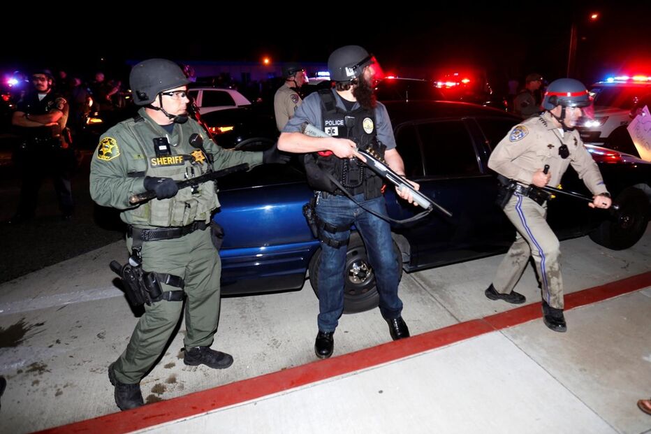 Donald Trump, confrontos, comício, Califórnia, política, Orange County