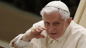 Papa Bento XVI admite presença, negada antes, em reunião sobre abuso sexual por padre 