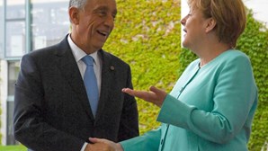 Marcelo Rebelo de Sousa anuncia condecoração de Merkel e saúda novo chanceler alemão