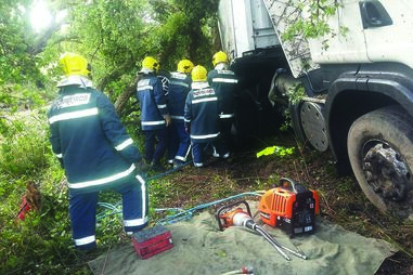 Morre em choque contra camião 