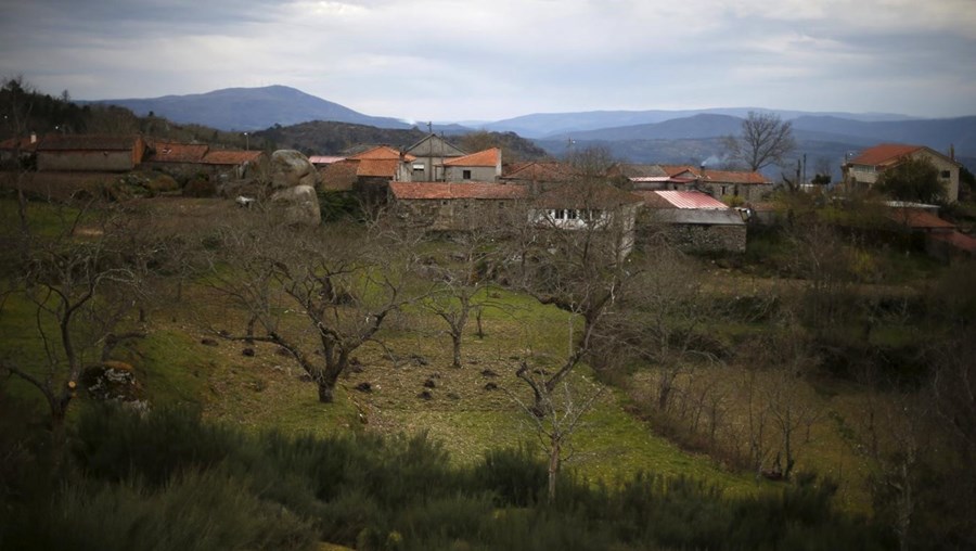 Vista da aldeia de Póvoa de Agrações, perto de Chaves