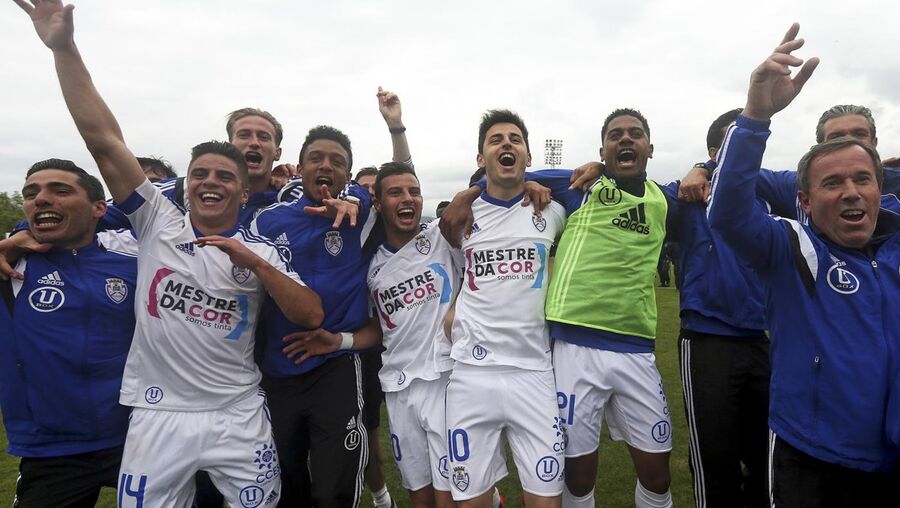 O Feirense conseguiu juntar-se aos flavienses, depois de empatar por 1-1 no terreno da equipa de Vítor Oliveira