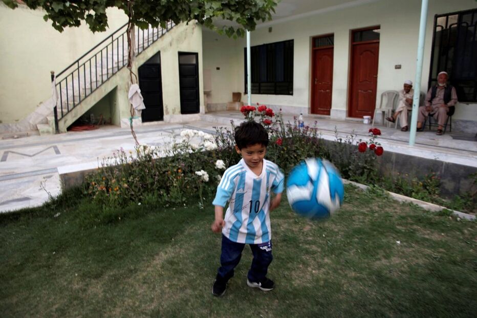 Murtaza Ahmedi, fã, messi