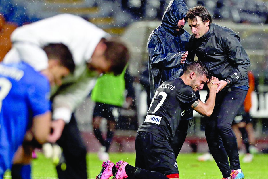 Académica cai para a II liga  