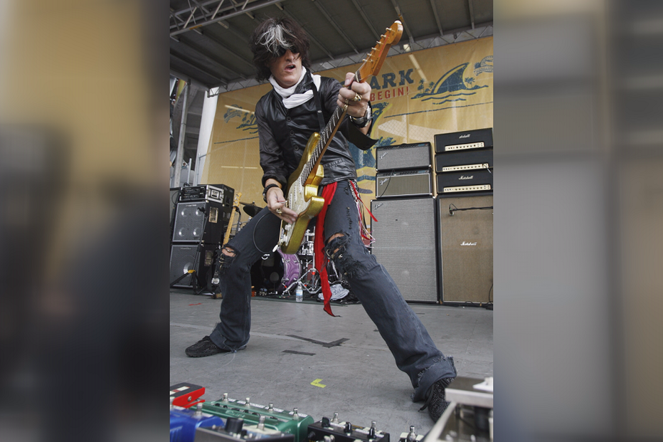 12-05-2016_22_44_12 Still0512_00002.jpg