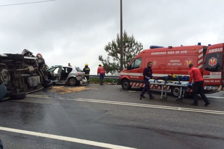 Vila Nova de Famalicão, feridos, ambulância