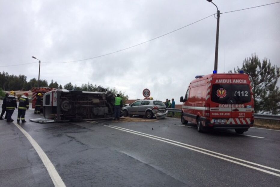 Vila Nova de Famalicão, feridos, ambulância